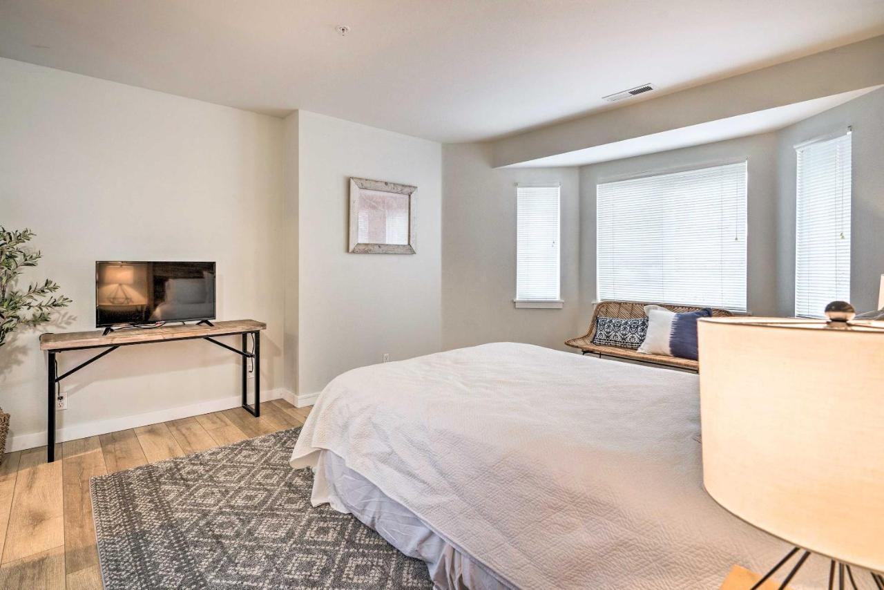 Chic Chelan Condo With Balcony, Walk To Lake And Dtwn! Exteriör bild