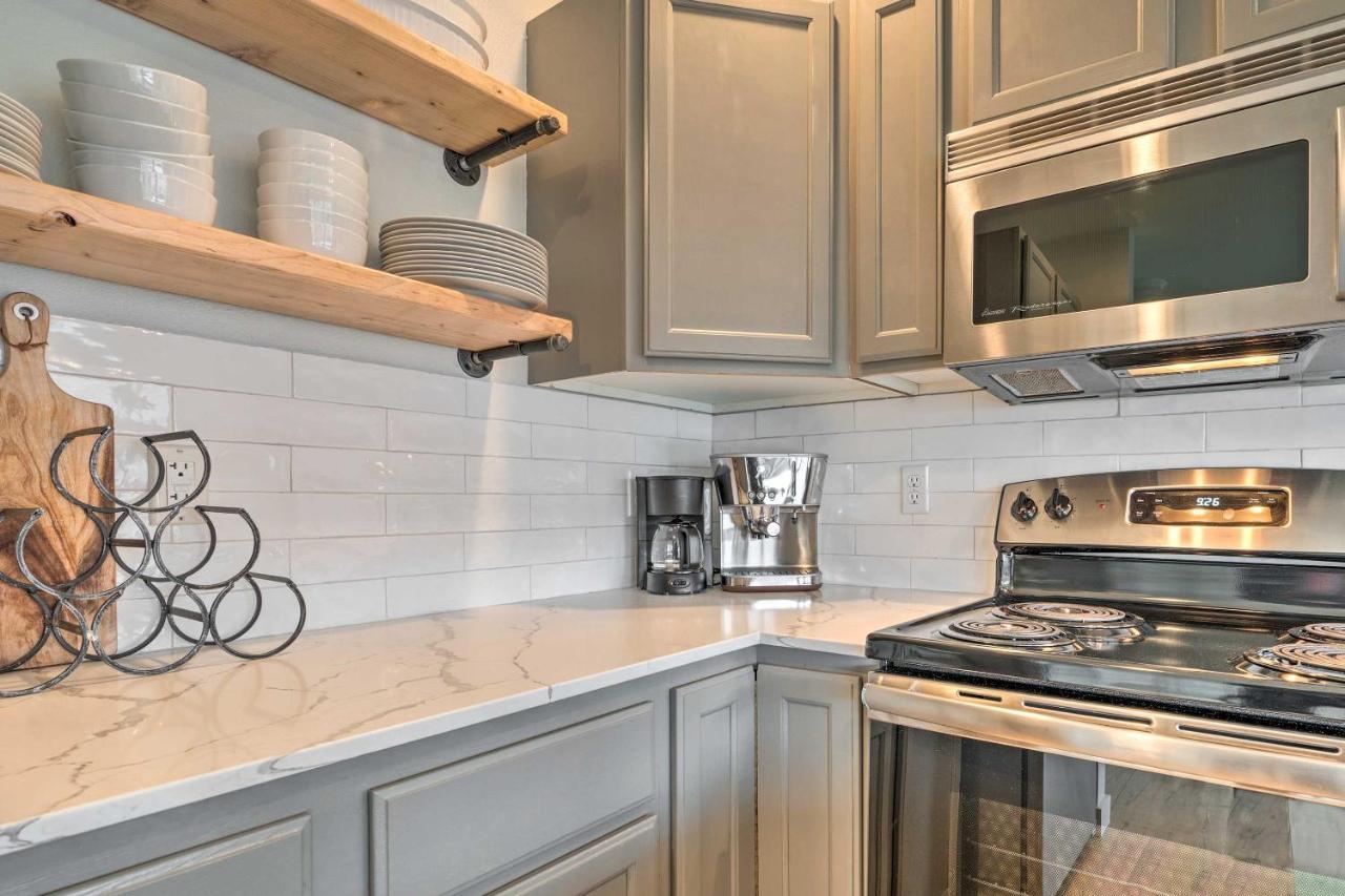 Chic Chelan Condo With Balcony, Walk To Lake And Dtwn! Exteriör bild